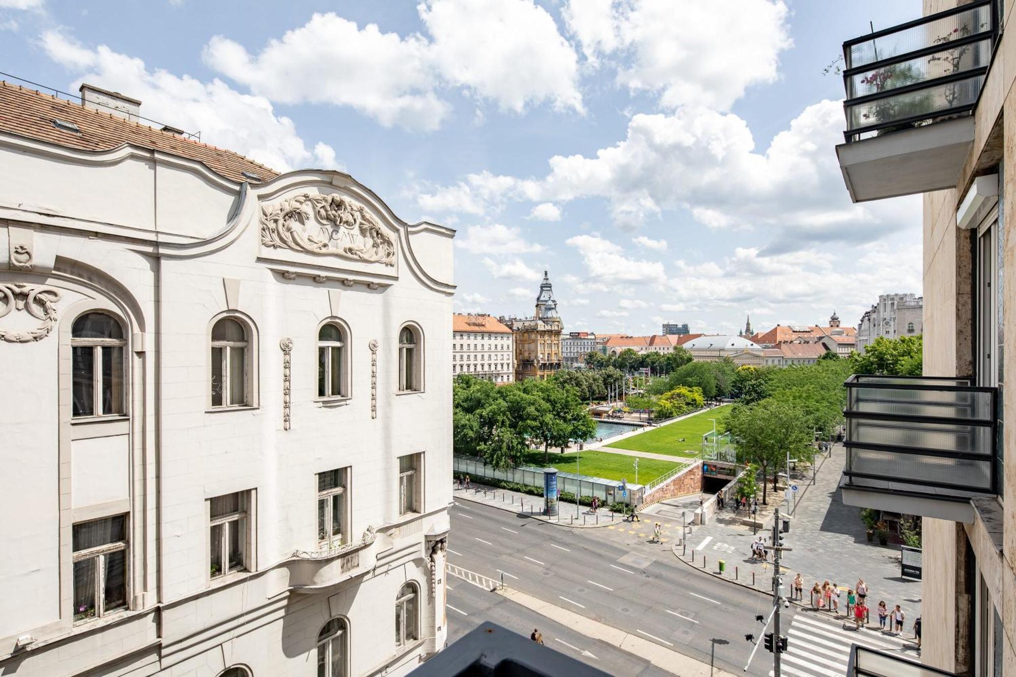 Апартаменти Ultra - Balcony - Basilica View *